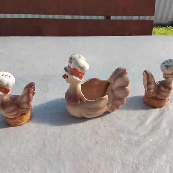 Kitchen Chicken Salt & Pepper plus 1 other Hen - Picture 8 of 8